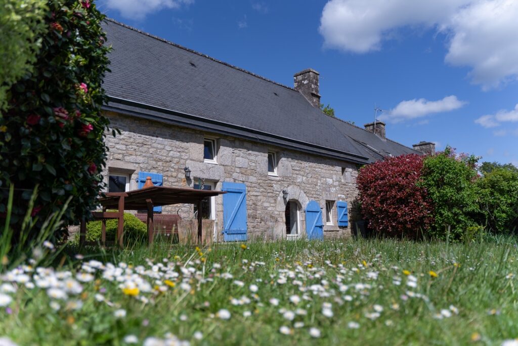 Hébergement en gîte, longères en pierre ou camping à Quistinic dans le Morbihan, Bretagne